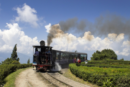 Queen of Hills: Discovering Gangtok & Darjeeling’s Charm.!